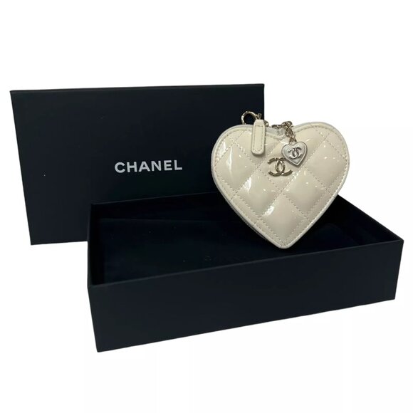 CHANEL 23S Ivory Patent Leather Heart Charm Zip Small Coin Pouch AS IS - Picture 1 of 15